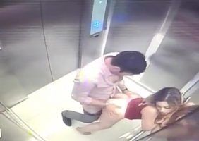 Sexo amador no elevador